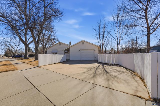 101 42ND, Rapid City, SD 57702