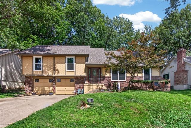 509 NE Country Lane, Lee's Summit, MO 64086