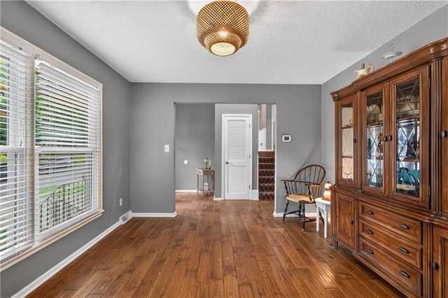509 NE Country Lane, Lee's Summit, MO 64086