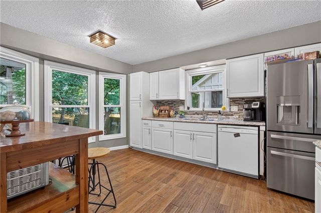 509 NE Country Lane, Lee's Summit, MO 64086