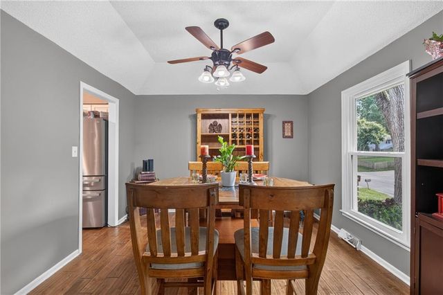 509 NE Country Lane, Lee's Summit, MO 64086