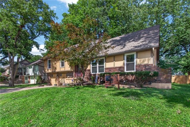 509 NE Country Lane, Lee's Summit, MO 64086
