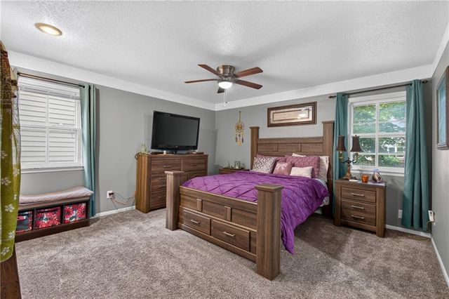 509 NE Country Lane, Lee's Summit, MO 64086