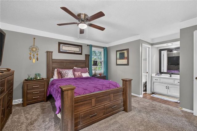 509 NE Country Lane, Lee's Summit, MO 64086