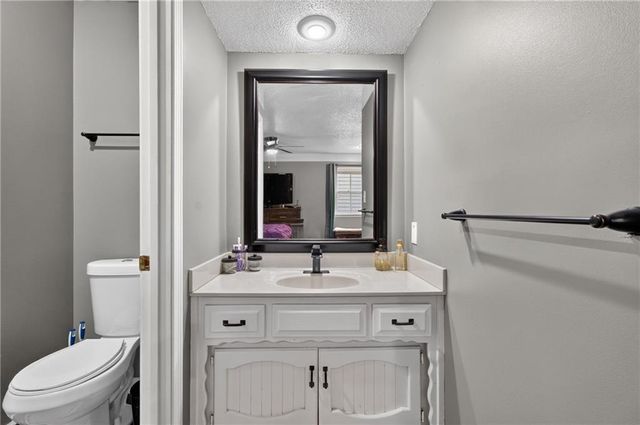 509 NE Country Lane, Lee's Summit, MO 64086