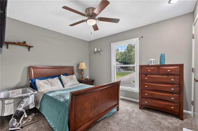 509 NE Country Lane, Lee's Summit, MO 64086