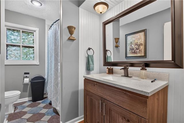 509 NE Country Lane, Lee's Summit, MO 64086