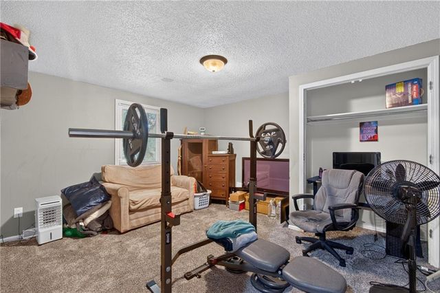509 NE Country Lane, Lee's Summit, MO 64086