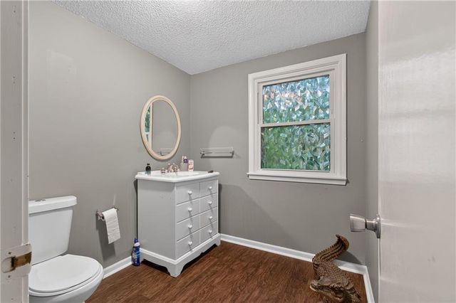 509 NE Country Lane, Lee's Summit, MO 64086