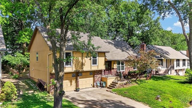509 NE Country Lane, Lee's Summit, MO 64086