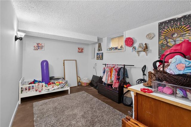 509 NE Country Lane, Lee's Summit, MO 64086