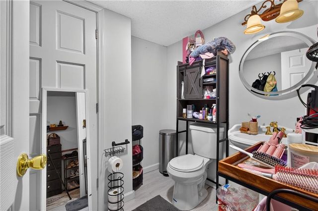 509 NE Country Lane, Lee's Summit, MO 64086