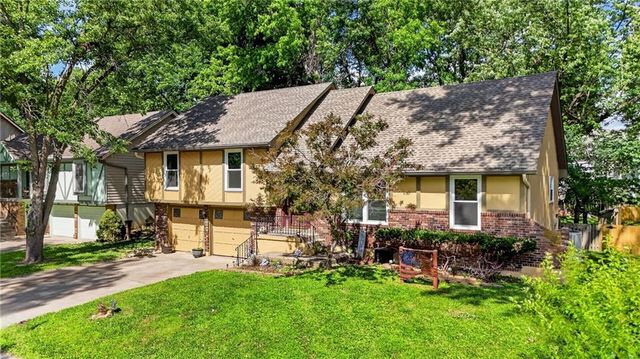509 NE Country Lane, Lee's Summit, MO 64086