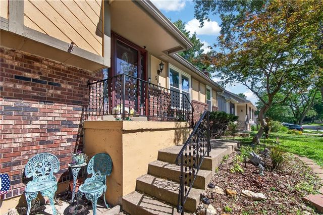 509 NE Country Lane, Lee's Summit, MO 64086