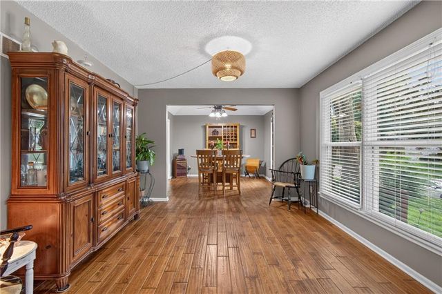 509 NE Country Lane, Lee's Summit, MO 64086