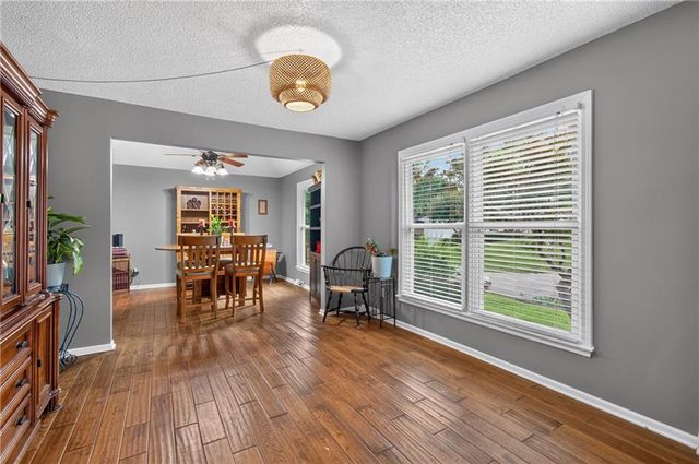 509 NE Country Lane, Lee's Summit, MO 64086