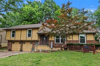 509 NE Country Lane, Lee's Summit, MO 64086