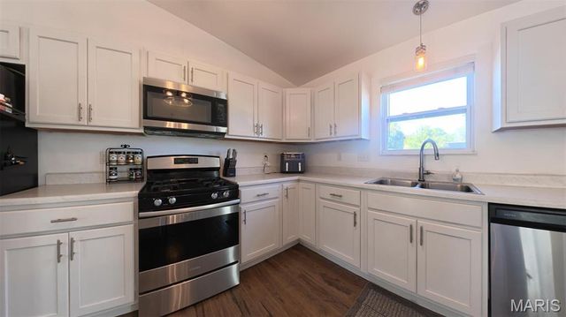 17 Faith Drive, Fairview Heights, IL 62208