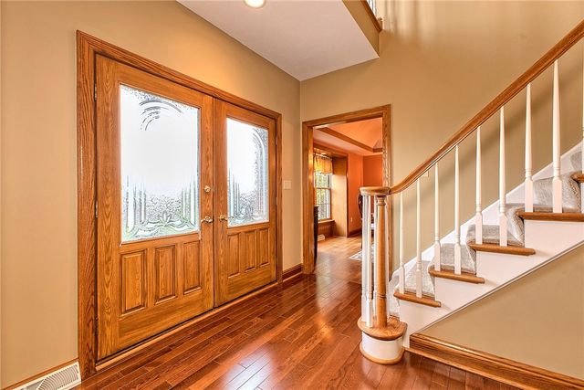 33 Hawthorne Ln, Irwin, PA 15642
