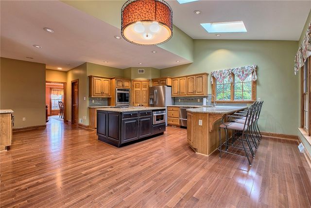 33 Hawthorne Ln, Irwin, PA 15642