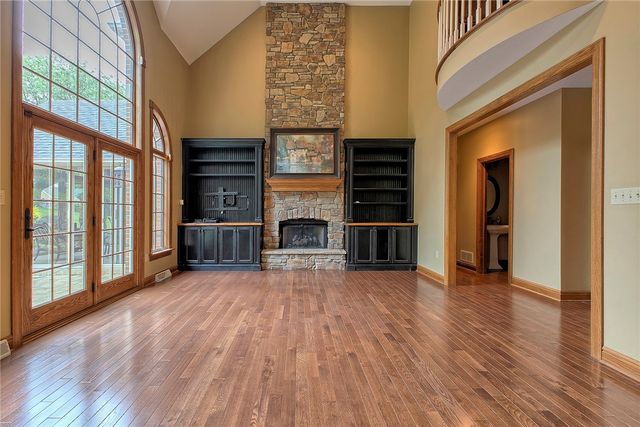 33 Hawthorne Ln, Irwin, PA 15642