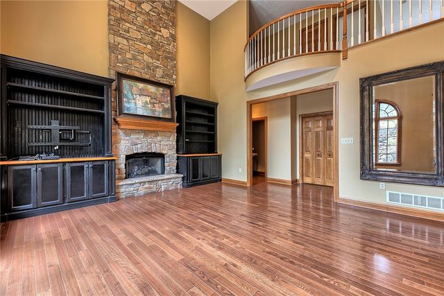 33 Hawthorne Ln, Irwin, PA 15642