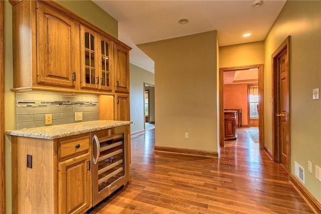 33 Hawthorne Ln, Irwin, PA 15642