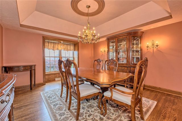 33 Hawthorne Ln, Irwin, PA 15642