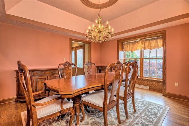 33 Hawthorne Ln, Irwin, PA 15642