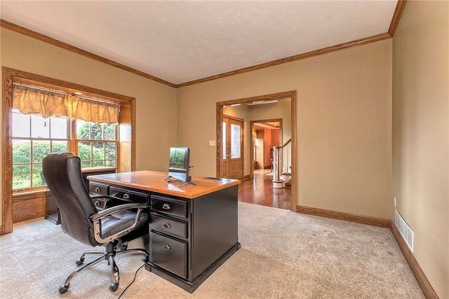33 Hawthorne Ln, Irwin, PA 15642