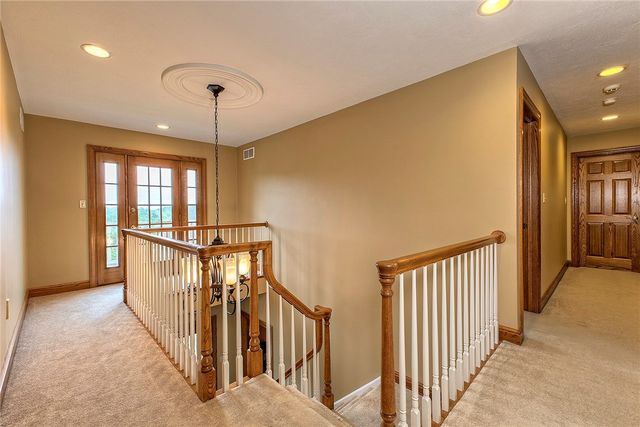 33 Hawthorne Ln, Irwin, PA 15642