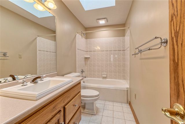 33 Hawthorne Ln, Irwin, PA 15642