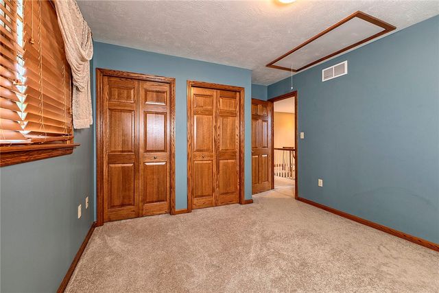 33 Hawthorne Ln, Irwin, PA 15642