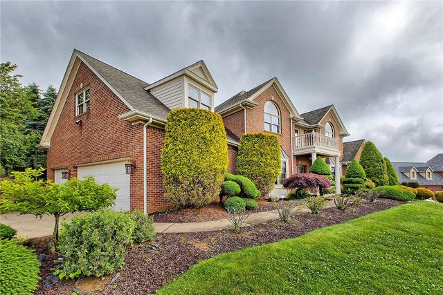 33 Hawthorne Ln, Irwin, PA 15642