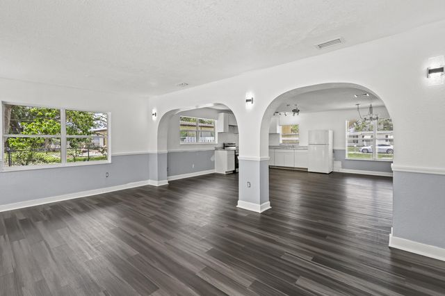 180 SE Serenata Court, Port St. Lucie, Port St Lucie, FL 34983