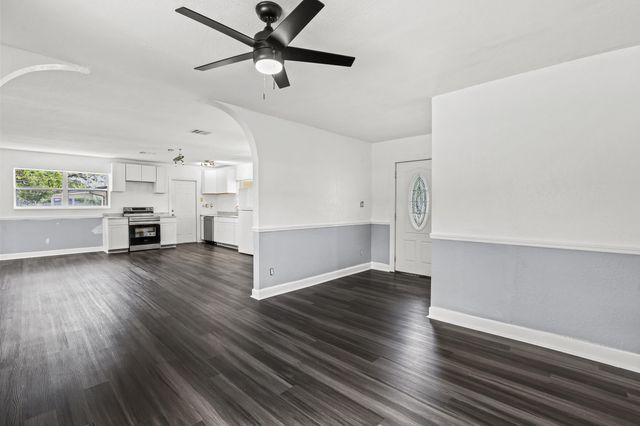 180 SE Serenata Court, Port St. Lucie, Port St Lucie, FL 34983