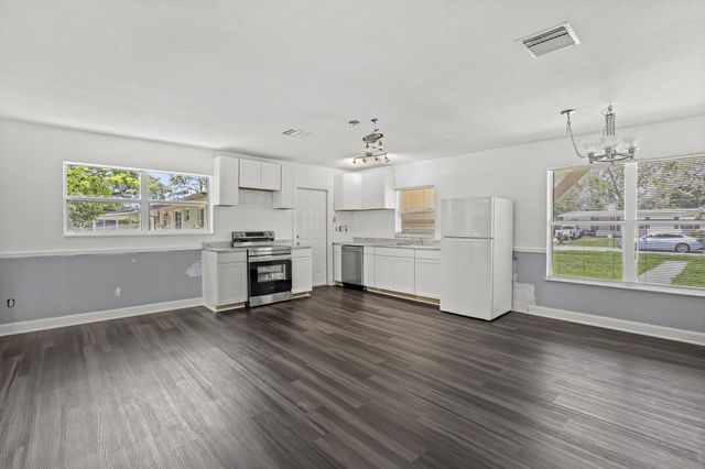 180 SE Serenata Court, Port St. Lucie, Port St Lucie, FL 34983