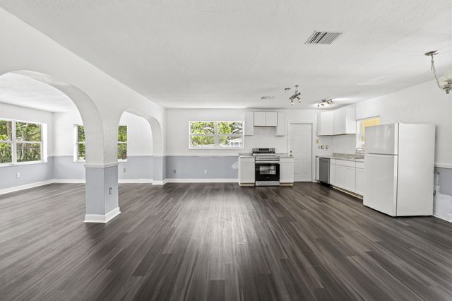 180 SE Serenata Court, Port St. Lucie, Port St Lucie, FL 34983