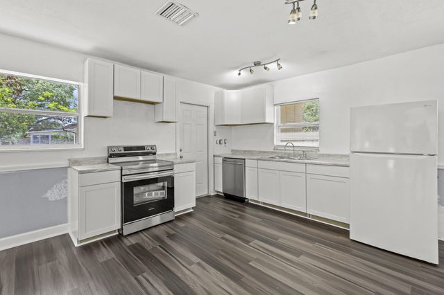 180 SE Serenata Court, Port St. Lucie, Port St Lucie, FL 34983