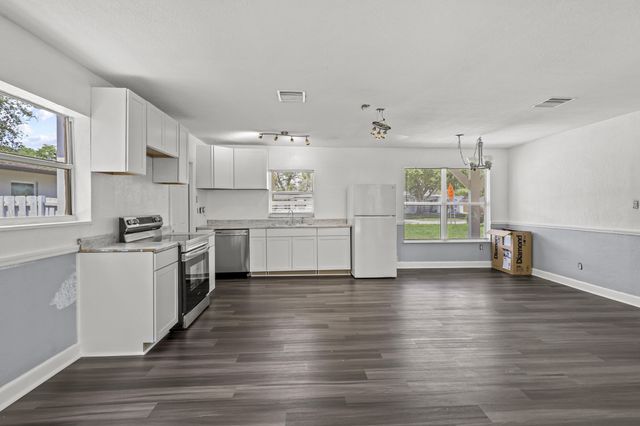 180 SE Serenata Court, Port St. Lucie, Port St Lucie, FL 34983