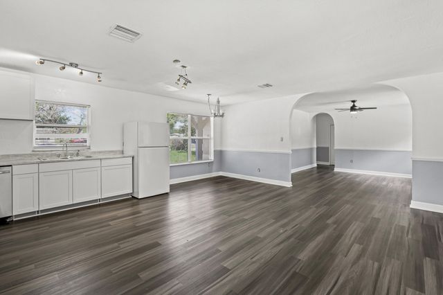 180 SE Serenata Court, Port St. Lucie, Port St Lucie, FL 34983