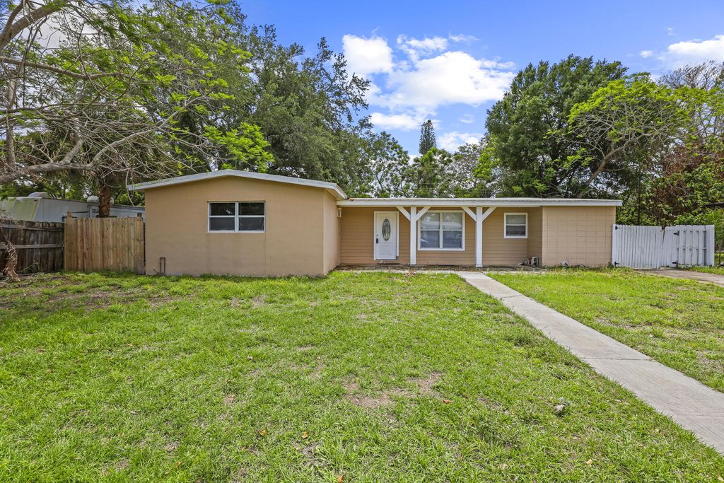 180 SE Serenata Court, Port St. Lucie, Port St Lucie, FL 34983