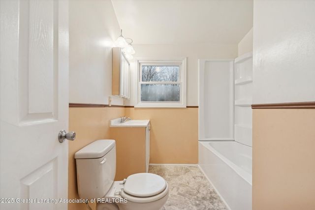 5424 S Waverly Road, Lansing, MI 48911