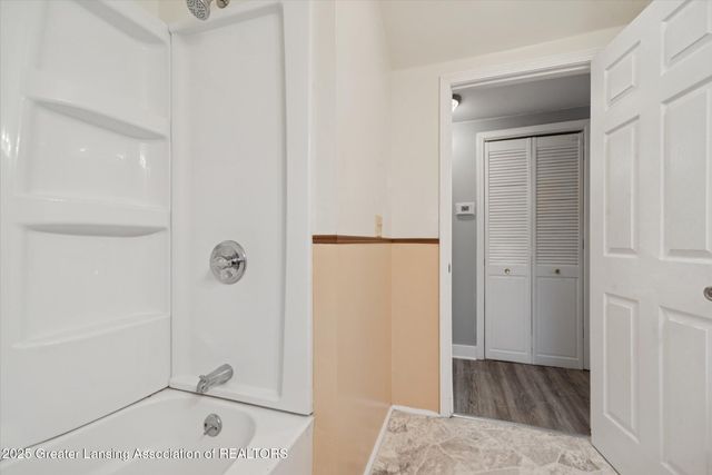 5424 S Waverly Road, Lansing, MI 48911