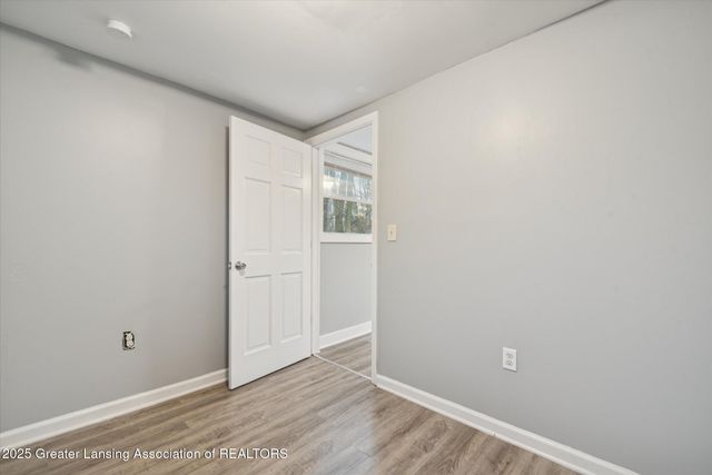 5424 S Waverly Road, Lansing, MI 48911