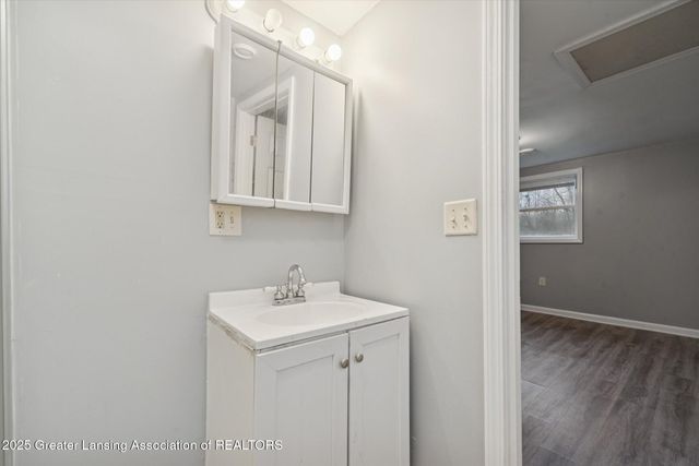 5424 S Waverly Road, Lansing, MI 48911