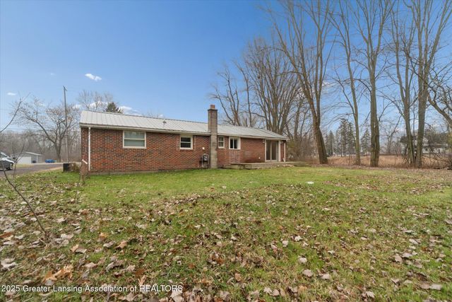 5424 S Waverly Road, Lansing, MI 48911