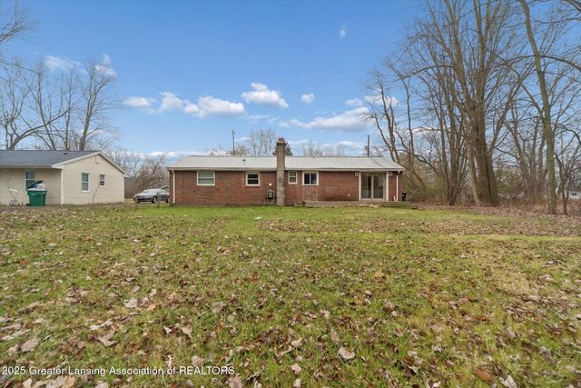 5424 S Waverly Road, Lansing, MI 48911