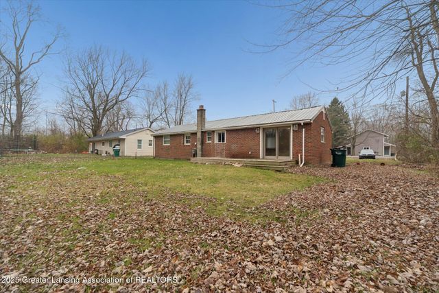 5424 S Waverly Road, Lansing, MI 48911