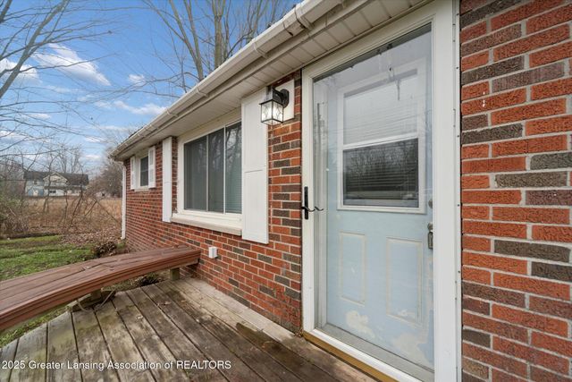 5424 S Waverly Road, Lansing, MI 48911